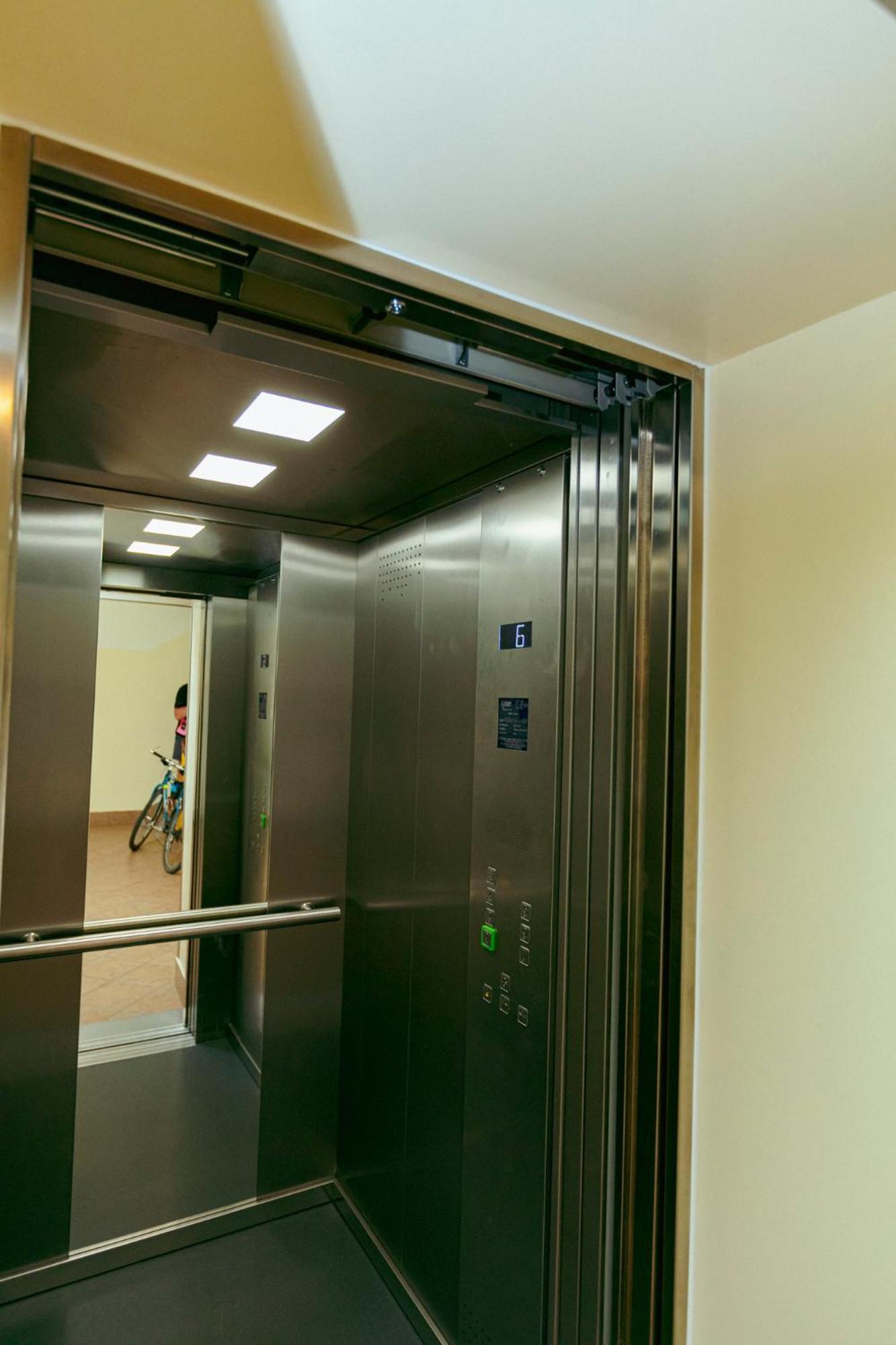 Plac Konstytucji 6 Grey - Bezplatny Garaz Podziemny - Free Parking - Apartament Dla 4 Osob Варшава Екстер'єр фото